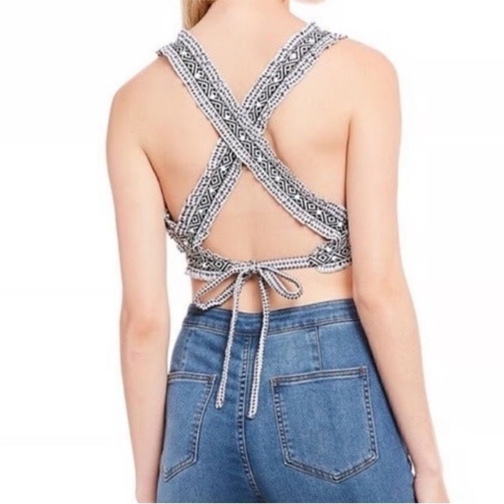 Chelsea & Violet Black/White Embellished Crop Top. Size Large.